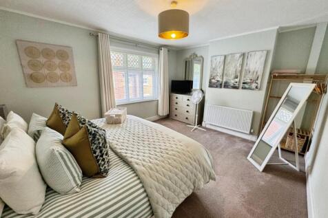 Bedroom One a.jpg