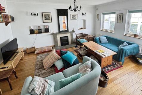 Living Room.jpg
