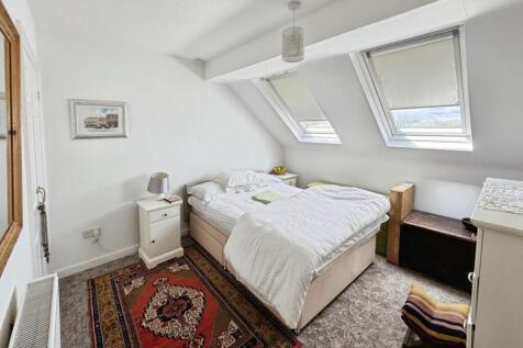 Bedroom 1.jpg