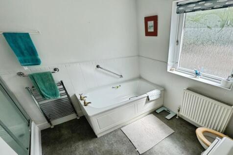 Bathroom.jpg