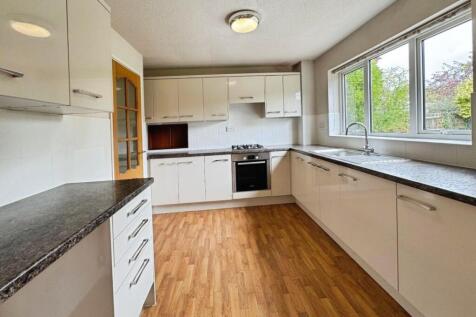 Kitchen a.jpg