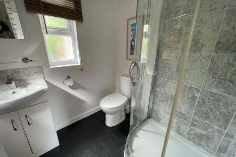 Downstairs Shower Room.jpg