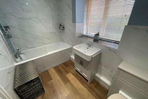 Family Bathroom2.jpg