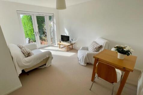 Living Room2.jpg