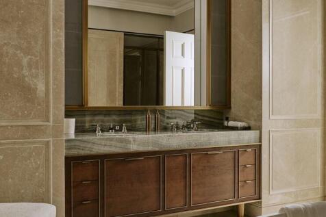 Principal Bathroom