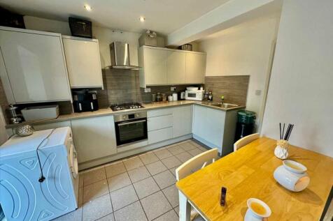 Kitchen image 1