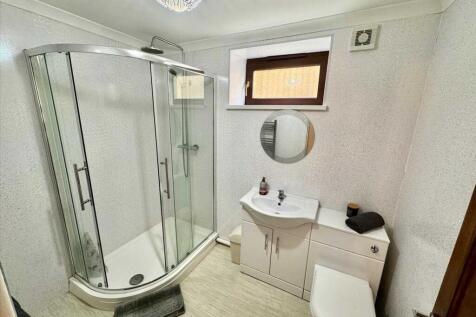 Bathroom (Ground