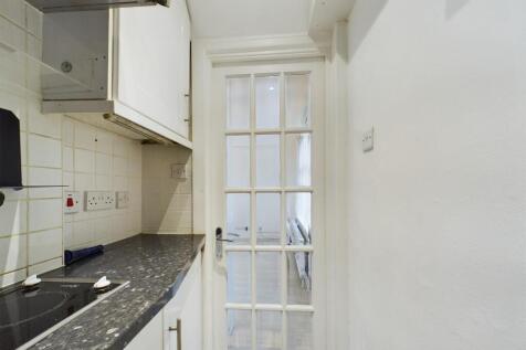 CAM02337G0-PR0136-STILL009.jpg