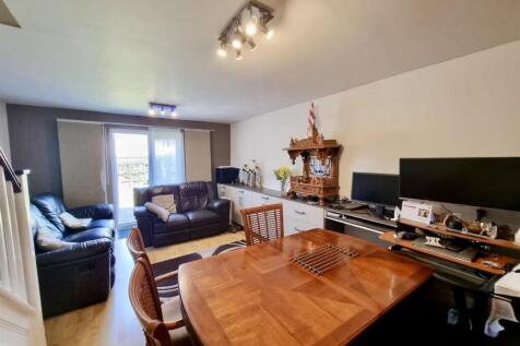 Living Room 2 .jpeg