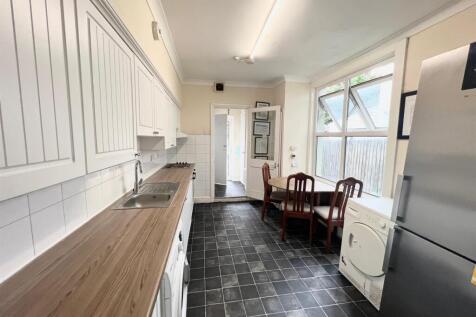 22 hathaway -- Kitchen.jpg