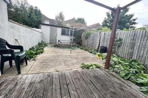 22 hathway Road -- garden.jpg