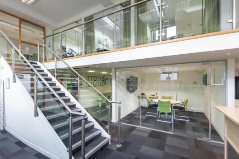 025_Vicarage_Lane_E15.jpg