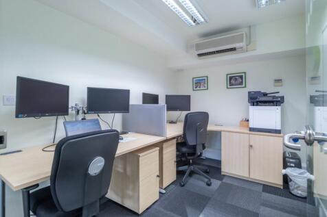 095_Vicarage_Lane_E15.jpg