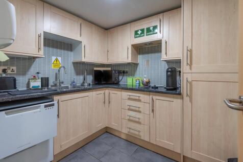 165_Vicarage_Lane_E15.jpg