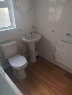 10-Bathroom_2-0002.jpg