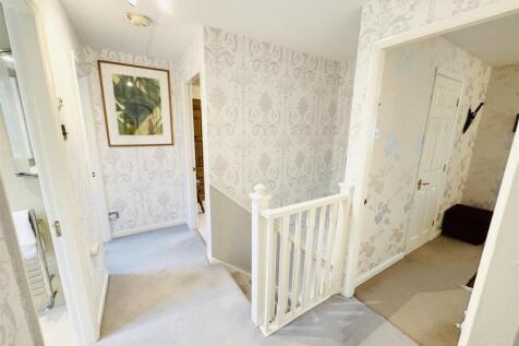 FIRST FLOOR LANDING