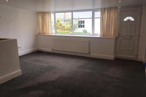 OPEN PLAN LIVING ROOM AND KITCHEN