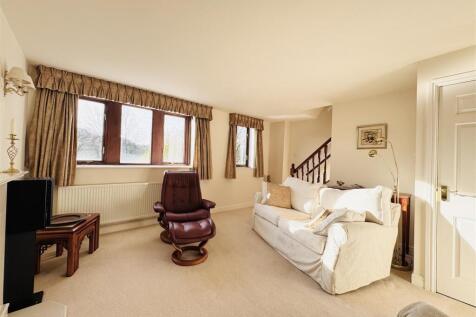 LOUNGE / DINING ROOM