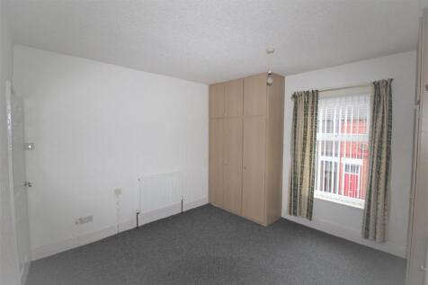 Master Bedroom (b)