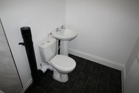 Bathroom (b) 