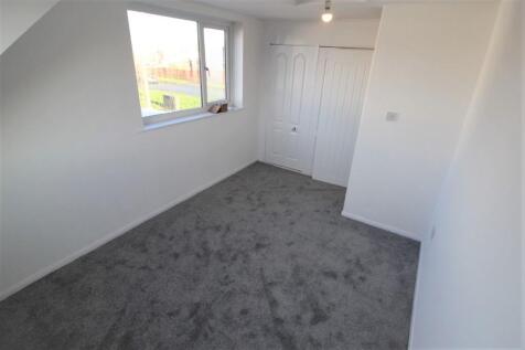 1st Bedroom (c)