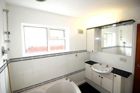 Bathroom (b) 