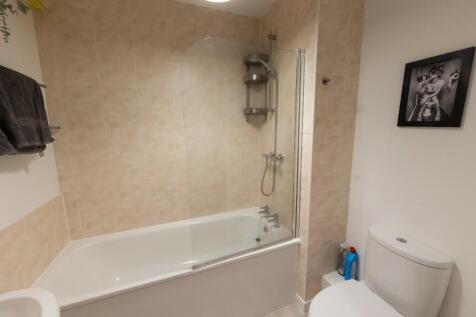 Bathroom (b) 