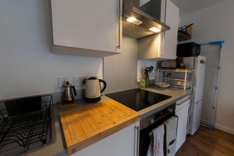 Kitchen (b) 