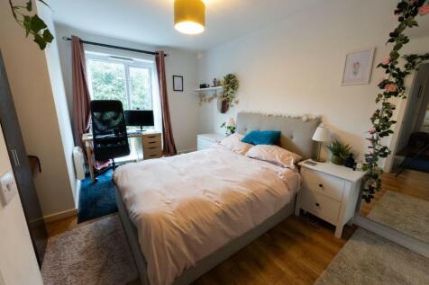 Master Bedroom (b) 