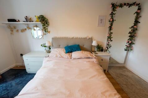 Master Bedroom (b)