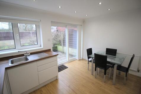 Kitchen (b) 