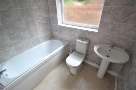 Bathroom (b)