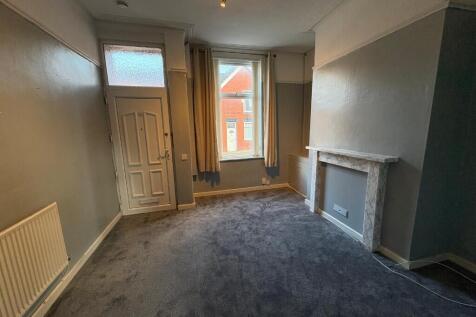 Living room (b)