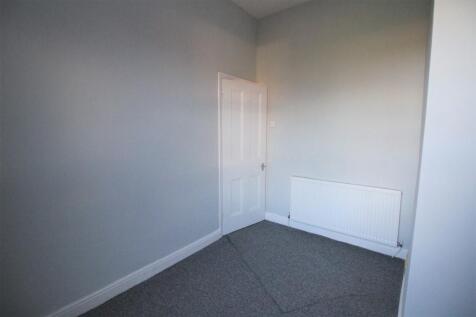 2nd Bedroom (b)