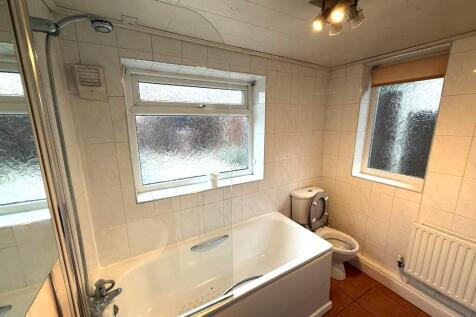 Bathroom (e)