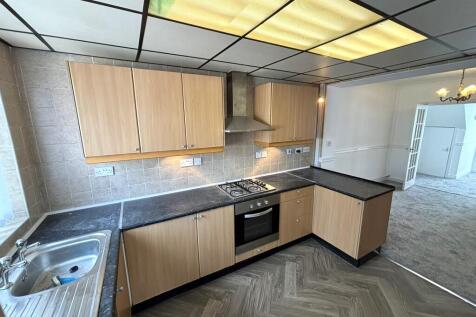 Kitchen (b) 