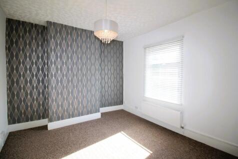 Front bedroom (a)