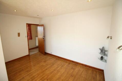 Master bedroom (c)