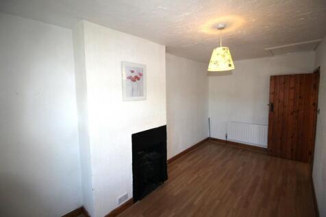 Third bedroom (b)