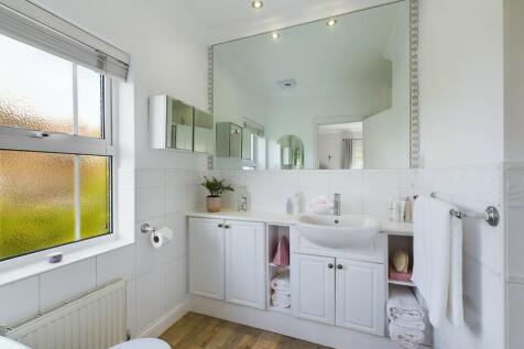 Master Bedroom En...