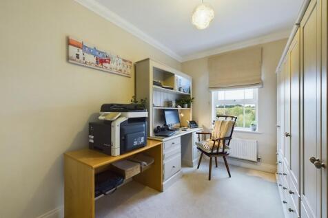 Bedroom 5 / Study