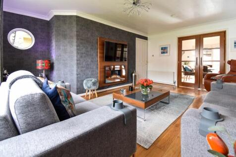 Lounge Angle 2