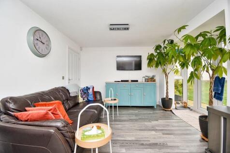 Lounge/Kitchen Angle 1