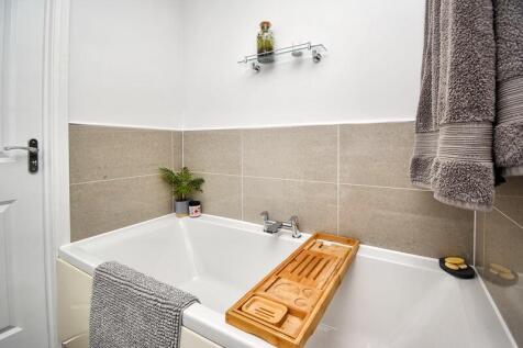 Bedroom 1 En-suite Angle 2