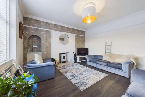 Lounge Angle 3