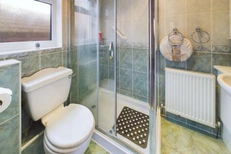 En-suite Angle 1