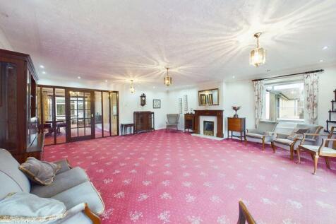 Lounge Angle 1
