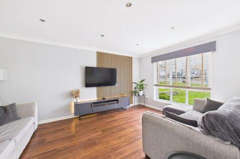 Lounge Angle 1