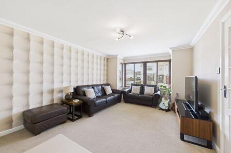 Lounge Angle 1