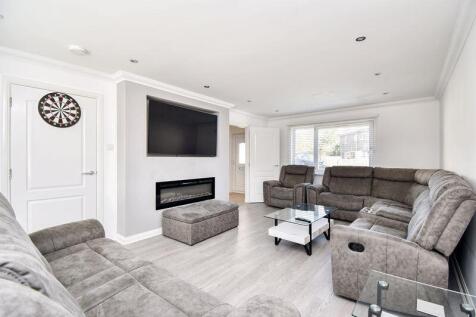 Lounge Angle 1